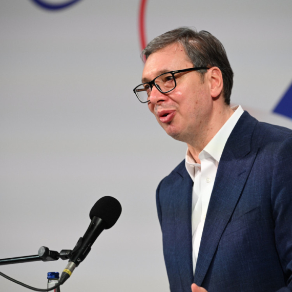 Vučić: "Lokalni izbori imaju nacionalni značaj"; "Glasajte za budućnost svojih roditelja i dece"