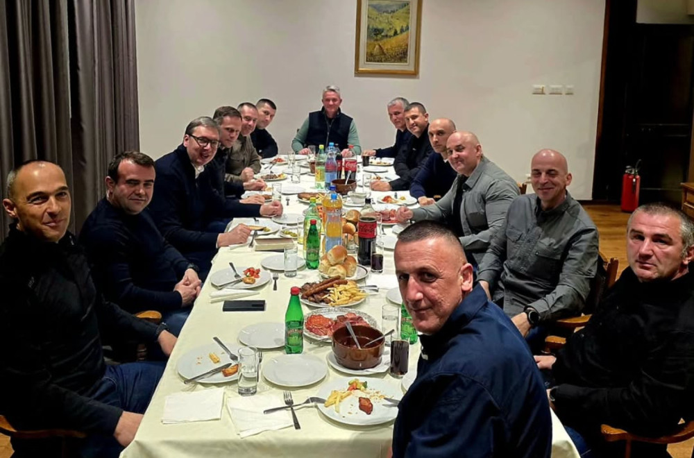 Vučić na večeri sa pripadnicima vojne policije Kobre: Uz ovakve ljude, čovek zna da nije sam FOTO