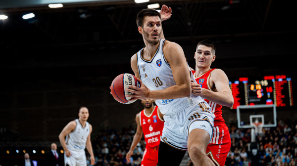 Zvezda pred ubedljivim porazom