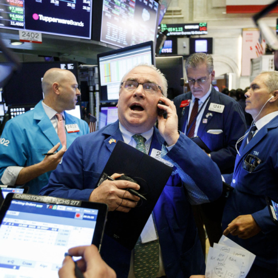 Nafta skoro 105 dolara za barel: Vol Strit u crvenom