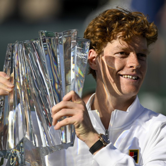 Siner stao uz Federera i Đokovića