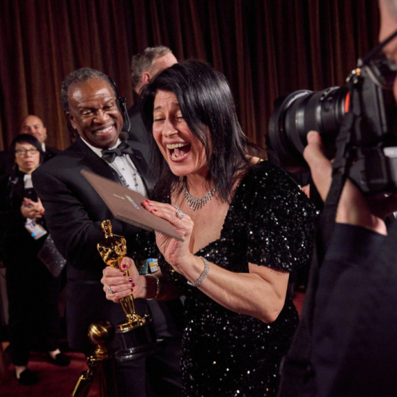 Ispisana istorija na Oskarima: Prvi put osvojila nagradu u ovoj kategoriji, nije skrivala emocije VIDEO