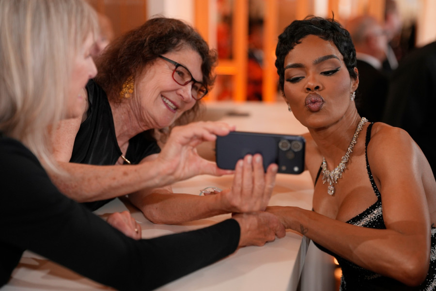 Ostala bez Oskara, pa napravila scenu: Stavio je ruke na ženu FOTO/VIDEO