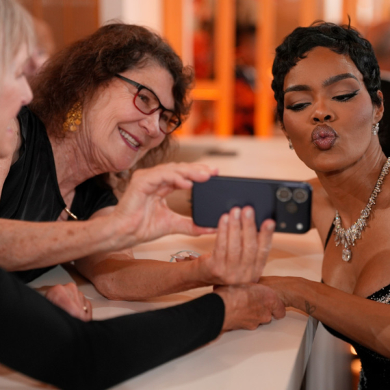 Drama pa obrt: Obezbeđenje gurnulo glumicu na dodeli Oskara, a onda "palo" izvinjenje FOTO/VIDEO