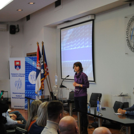 Budući inženjeri predstavljaju projekte letelica na Mašinskom fakultetu