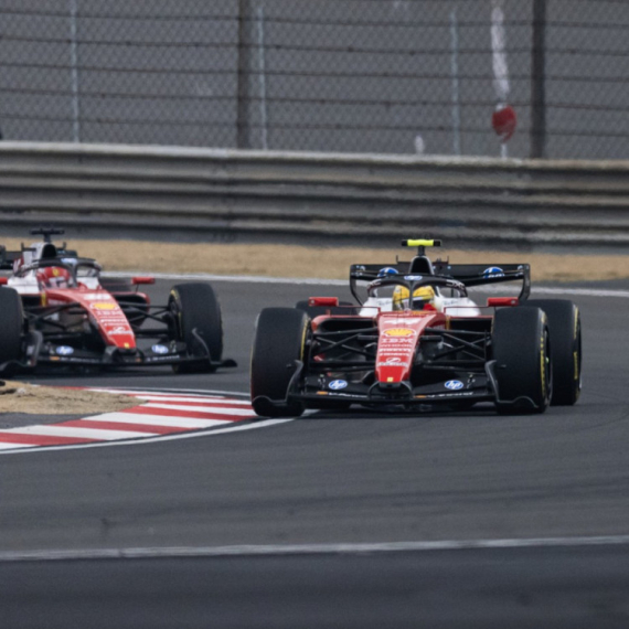 Hamilton: "Lekler me poljubio"; Šarl: "Uživao sam"; Ferari poručuje: "Izgledalo je glupo"