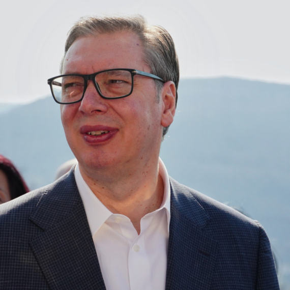 Vučić: "Penzije će i ove godine ponovo i značajno da rastu, garantujem"