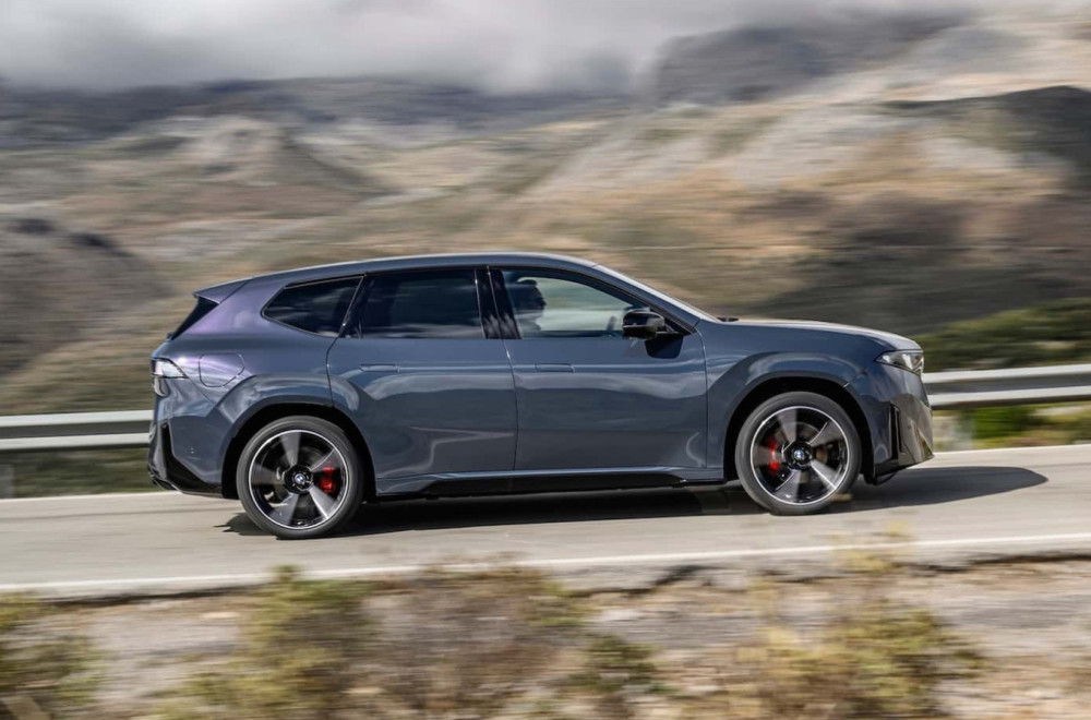 BMW želi da do 2030. izjednači prodaju električnih i benzinskih automobila