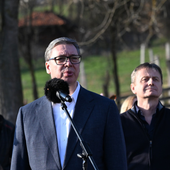 Vučić: "Nastavićemo sa osnaživanje Vojske Srbije"; "Sutra sastanak o novim nabavkama"