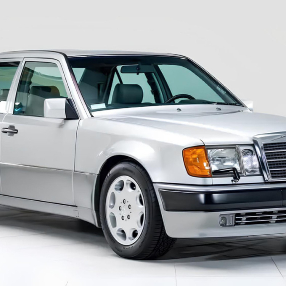 Mercedes star više od 30 godina prodat za ogromnu sumu – razlog je poznati vlasnik FOTO