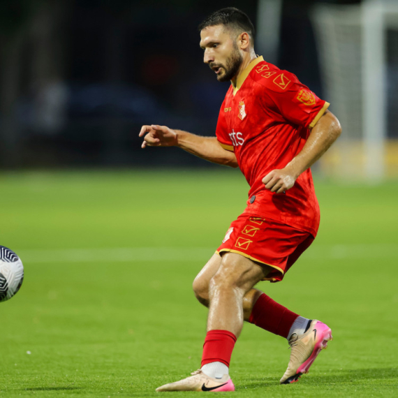 Lutovac zaustavio "romantiku", ali je u nadoknadi uradio neverovatnu stvar! VIDEO