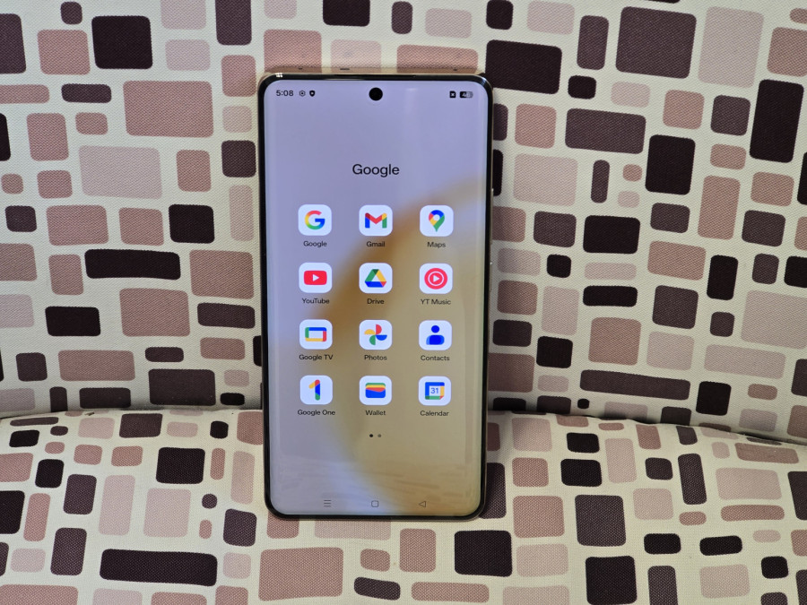 Testirali smo telefon koji odbija da se isprazni – realme 16 Pro+