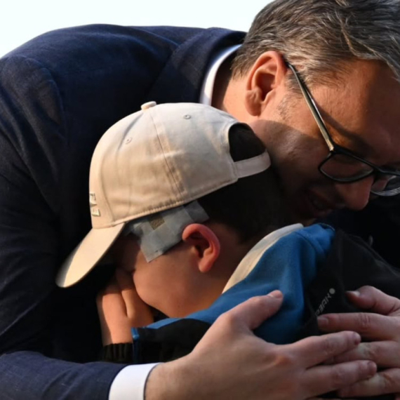 Blokaderi se podsmevaju dečaku koji se bori protiv opake bolesti; Brnabić: "Ovo je njihovo pravo lice"