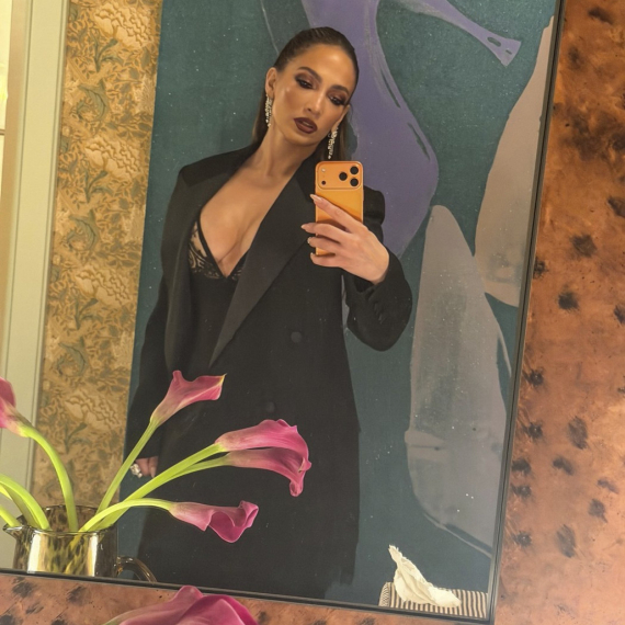 Vitke noge i grudi na izvol'te: Latino diva se nije suzdržavala – pokazala je sve FOTO