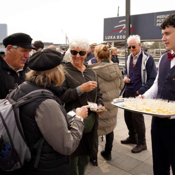 Otvorena nautička sezona u Beogradu: Uplovio prvi kruzer sa turistima iz Australije FOTO