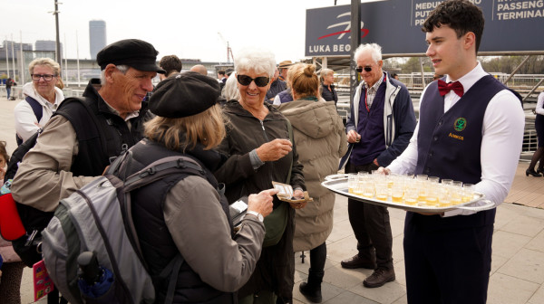 Otvorena nautička sezona u Beogradu: Uplovio prvi kruzer sa turistima iz Australije FOTO