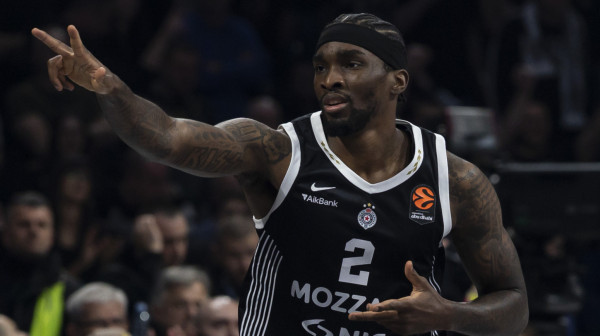 Trojkaško otvaranje Partizana!