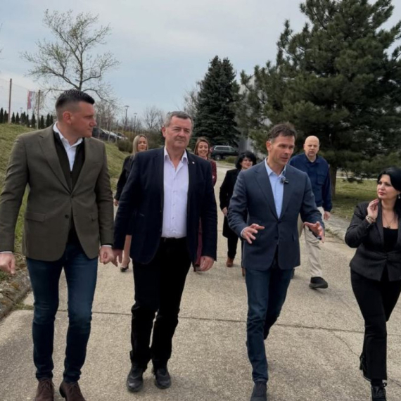 Mali u poseti kompanji Optimum: "Uspeh zavisi od porodice"