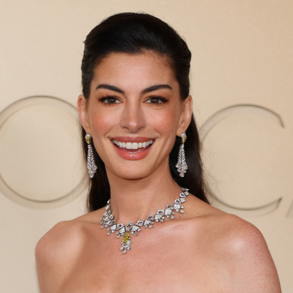 Napadaju je zbog plastičnih operacija, sad je jednim prirodnim trikom svima zapušila usta VIDEO