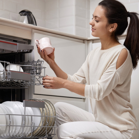 Pomoću ovog sastojka iz kuhinje možete efikasno da očistite mašinu za pranje sudova