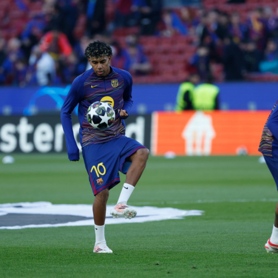 Flik strašnom navalom plaši "svrake" – Englezi luduju u Kataloniji