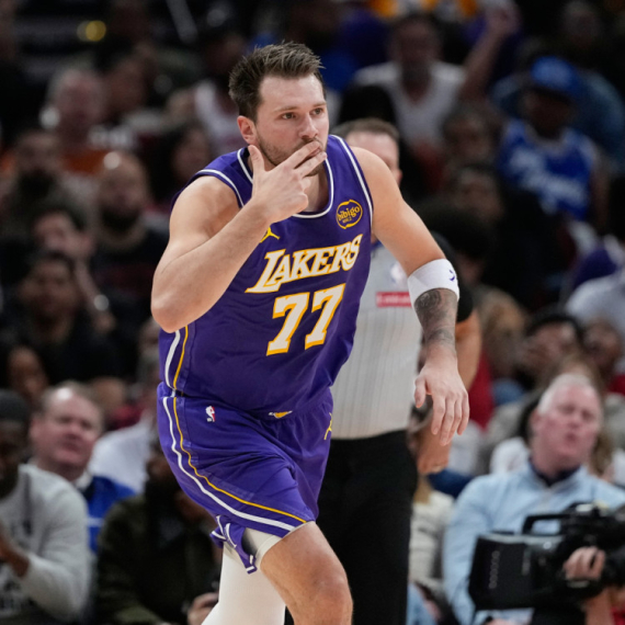 Dončić se sukobio sa navijačem: "Neki lik je pričao gluposti – pobrinuo sam se da me razume" VIDEO