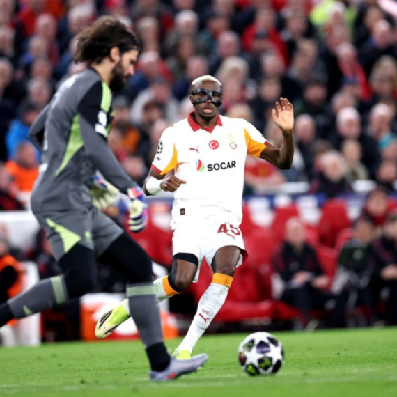 Noć strave Galate – Osimen polomio ruku VIDEO