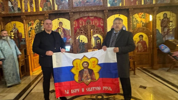 Čestica moštiju Aleksandra Nevskog i njegova zastava na dar hramu Svetog Jovana Krstitelja u Končarevu