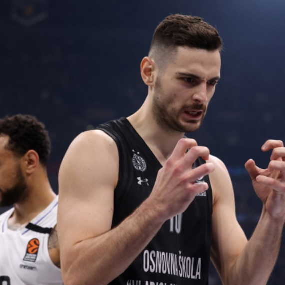 Papapetru o iskustvu sa "večitog derbija": "Gađali su me ajfonom"