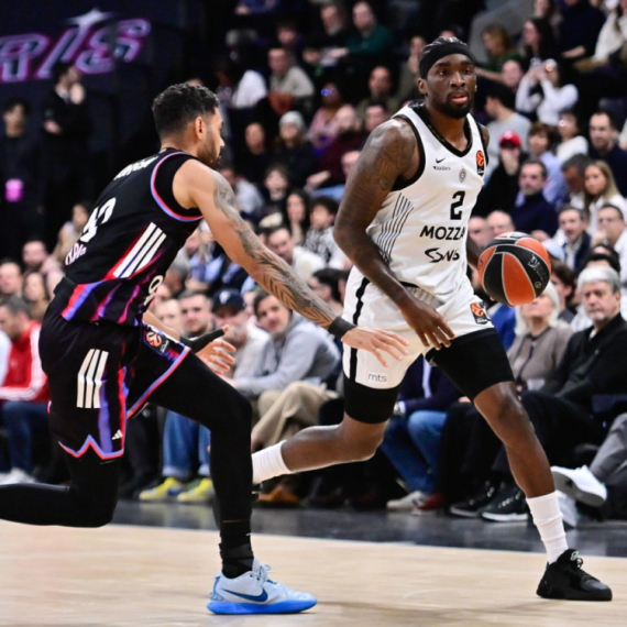 Partizan nikako da se odlepi!