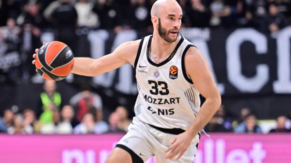 Šta radi Kalates u Parizu!