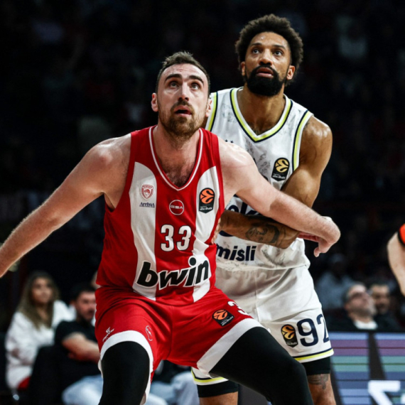 Milutinov dominirao – Olimpijakos slomio "žilavu" Baskoniju