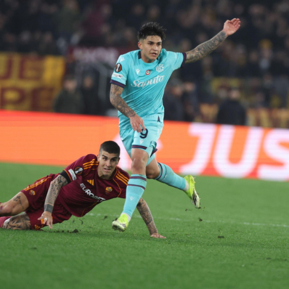 Roma na kolenima nasred "Olimpika"