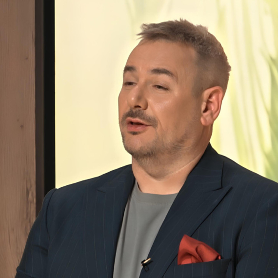 "Napustite kuhinju i obucite crne kecelje!"