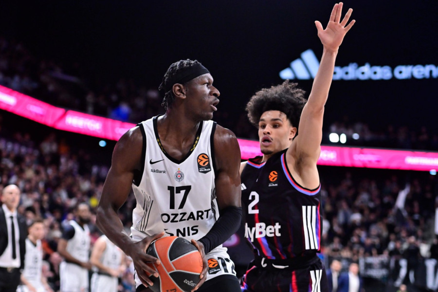 Crno-bela rapsodija sa grčkim dirigentom