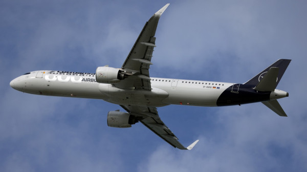 Boeing 737 disappears from radar over the Gulf of Oman; Search launched for the aircraft VIDEO
