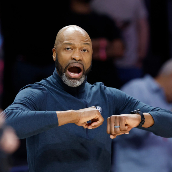 "Kako ovo nije j*b*ni faul?!"; Isključen trener Orlanda! VIDEO