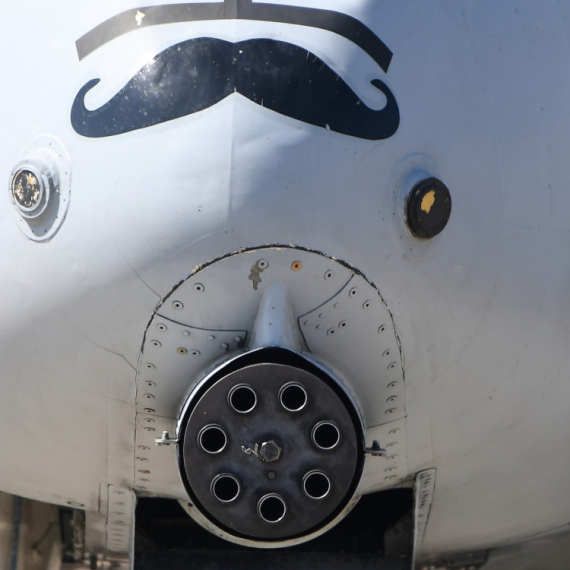 Američki sedmocevni monstrum u akciji; "Titanijumska kada" čisti Ormuz FOTO