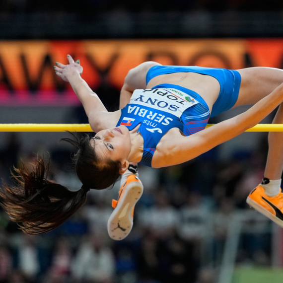 Fenomenalna Angelina preskočila i 1,96 m!