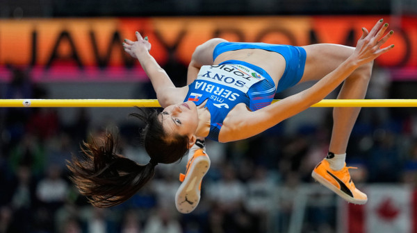 Fenomenalna Angelina preskočila i 1,96 m!