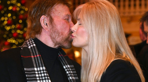 Čak Noris je prvu ženu prevario, a onda se zaljubio u 24 godine mlađu FOTO