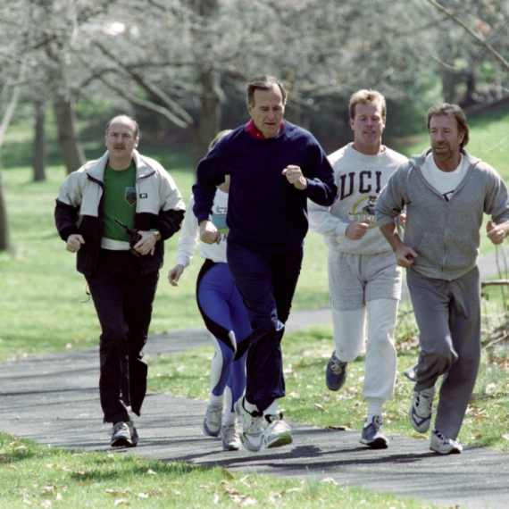 Čak Noris delio krevet sa Putinom: Imao je posebnu vezu i sa Džordžom Bušom Mlađim