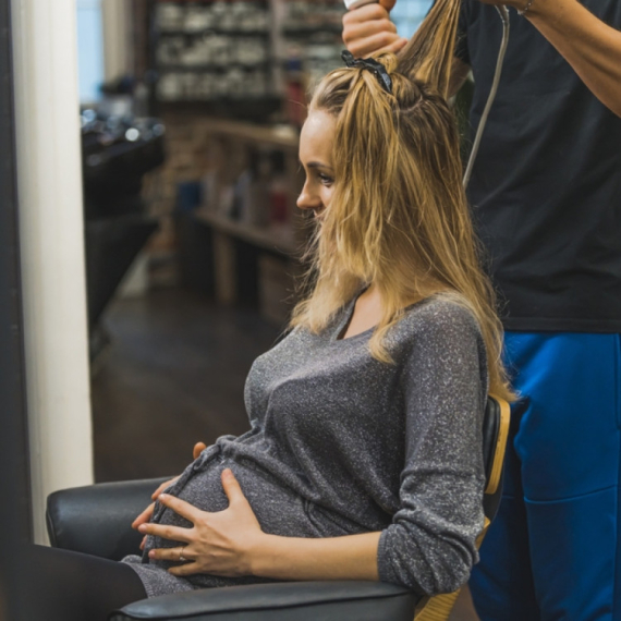 Da li je sigurno da trudnice farbaju kosu?