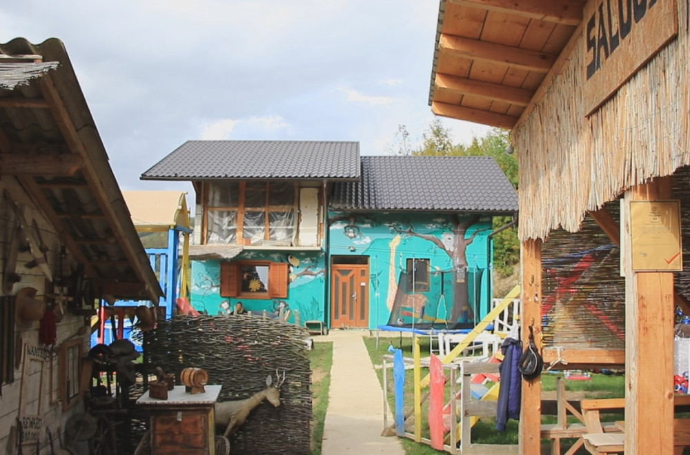 Srpski rač godišnje poseti na stotine ljudi: Šarena oaza u šumi oduzima dah FOTO