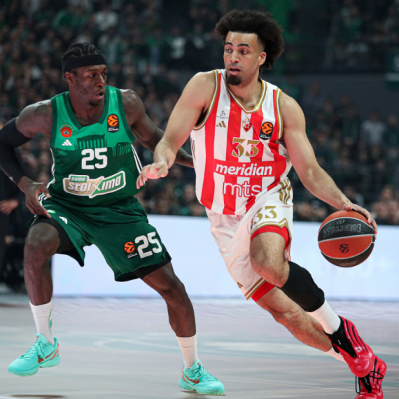 Zvezda vodi na poluvremenu – kontrolišu dešavanja u "OAKA" areni