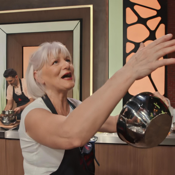 Šou u "MasterChef Srbija" - Jasmina peva "Nišku banju" i udara u vanglu, a ostali… VIDEO