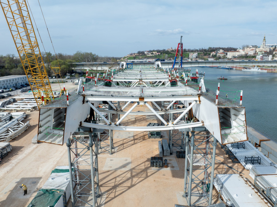 Radovi u punom jeku: Poznato kada će biti završen novi Savski most FOTO