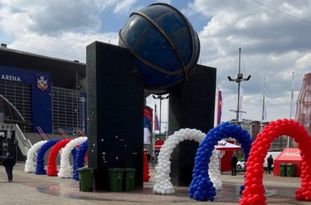 Uskoro počinje veliki skup SNS, sve je spremno ispred Arene; Obratiće se Vučić – ima važnu poruku FOTO