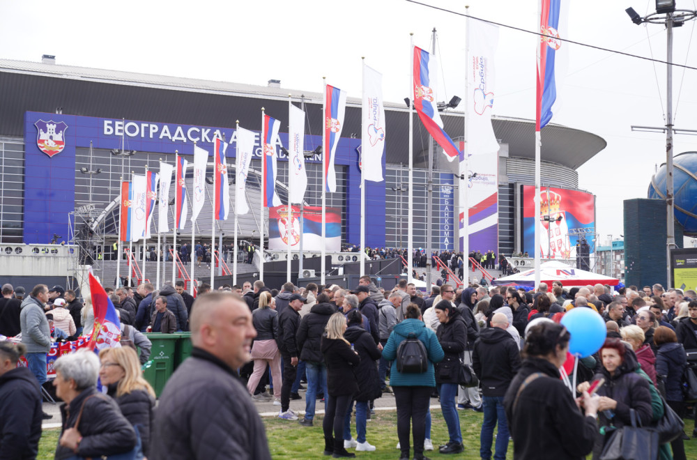 Veliki skup SNS-a: Arena već puna, mnogo ljudi ostalo ispred; Vučić ima važnu poruku za kandidate FOTO