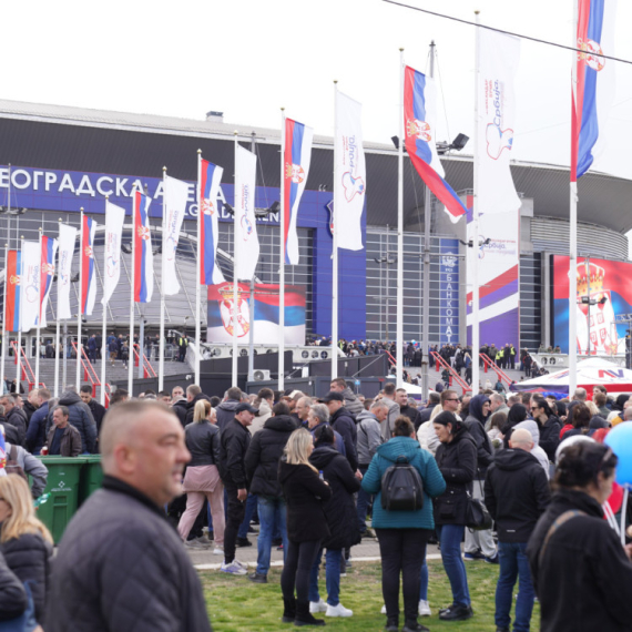 Veliki skup SNS-a: Arena već puna, mnogo ljudi ostalo ispred; Vučić ima važnu poruku za kandidate FOTO